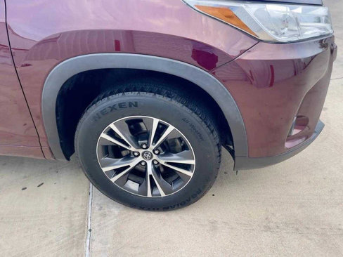 Used 2018 Toyota Highlander FWD V6 image 8