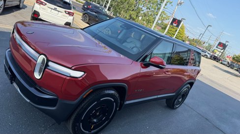 Used 2025 Rivian R1S Adventure image 15