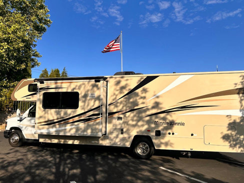 Used 2016 Ford E-450 and Econoline 450 Super Duty w/ Motorhome Prep Package image 18