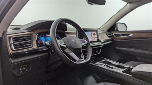 Used 2025 Volkswagen Atlas SE image 24