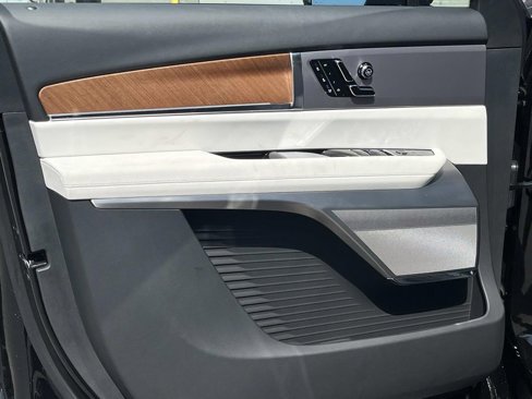 New 2026 Cadillac Vistiq Sport image 23
