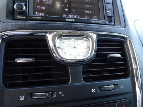 Used 2016 Chrysler Town & Country Touring image 26