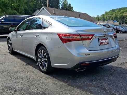 Used 2017 Toyota Avalon XLE image 4