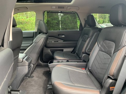 Used 2024 Nissan Pathfinder Platinum image 29