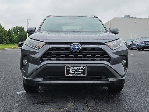 Used 2021 Toyota RAV4 XLE image 2