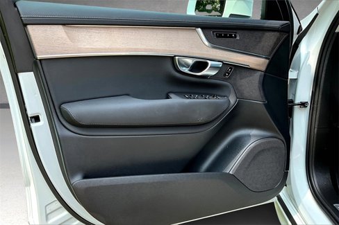 Certified 2025 Volvo XC90 B5 Core w/ Climate Package image 17