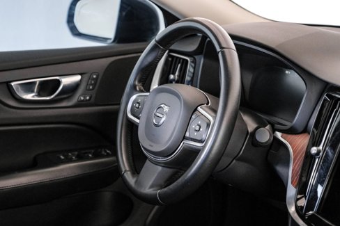 Used 2021 Volvo S60 T5 Momentum image 13