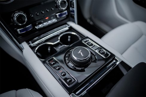 New 2025 Rolls-Royce Cullinan image 28
