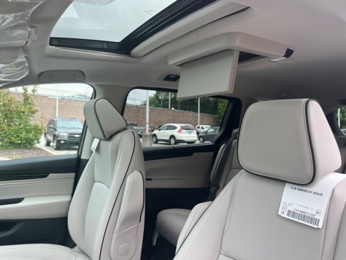 Used 2026 Honda Odyssey Touring image 4
