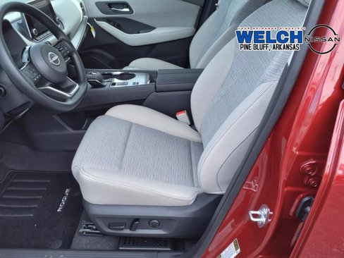 Used 2023 Nissan Rogue SV image 13