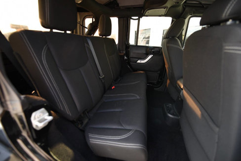 Used 2018 Jeep Wrangler Unlimited Sahara w/ Connectivity Group image 14
