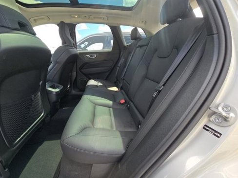 Certified 2025 Volvo XC60 B5 Plus image 6