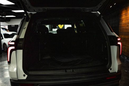 Used 2025 Chevrolet Traverse LT image 7