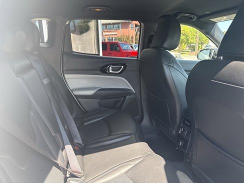 Used 2023 Jeep Compass Limited image 30