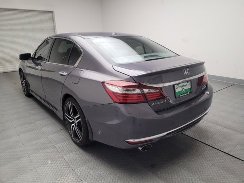 Used 2017 Honda Accord Touring image 5