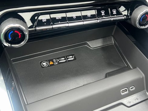 New 2025 Chevrolet Suburban Z71 w/ Comfort Package image 23