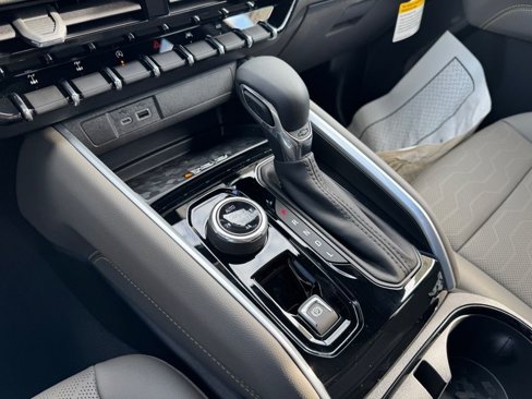 New 2026 Chevrolet Colorado ZR2 image 15