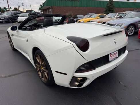 Used 2014 Ferrari California image 9