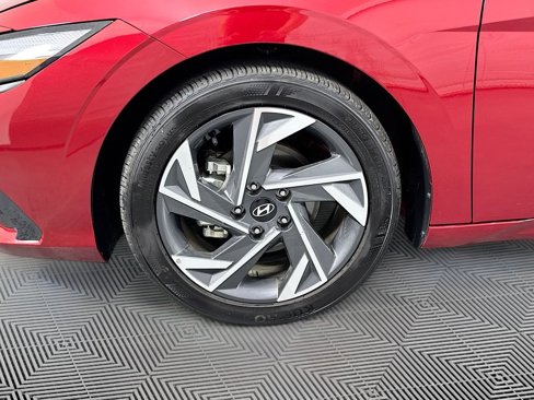 Certified 2025 Hyundai Elantra Sport image 30