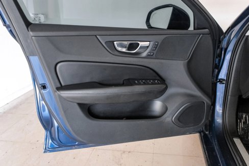 Used 2021 Volvo S60 T5 Momentum image 34