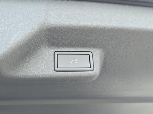 New 2025 Volkswagen ID. Buzz 1st Edition image 10