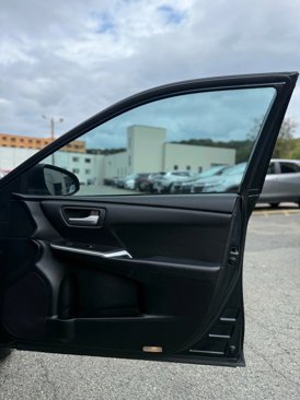 Used 2015 Toyota Camry LE image 32