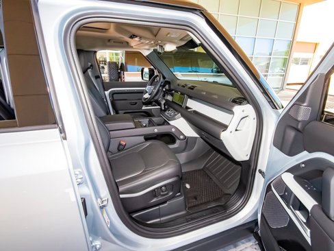 New 2024 Land Rover Defender 110 S image 43