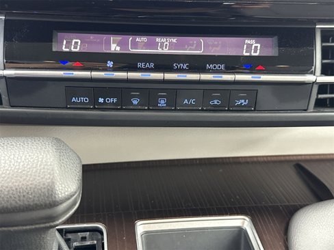 Used 2022 Toyota Sienna LE image 27