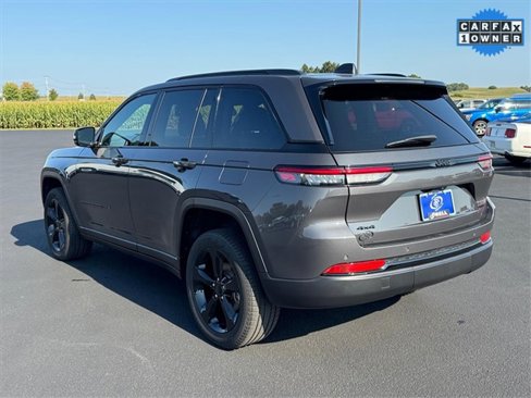 Used 2024 Jeep Grand Cherokee Limited w/ Black Appearance Package image 3