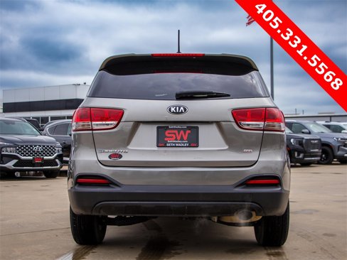 Used 2017 Kia Sorento L image 9