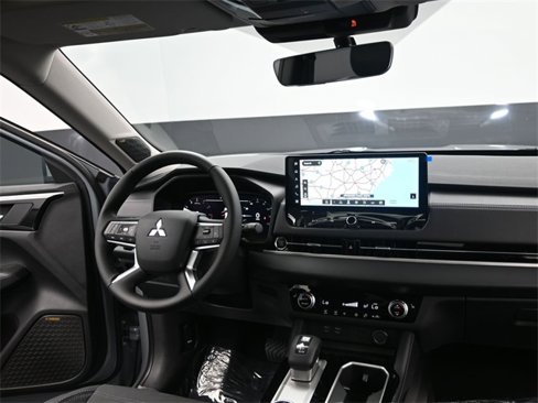 New 2025 Mitsubishi Outlander SE image 25