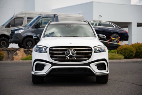 Used 2025 Mercedes-Benz GLS 450 4MATIC image 2