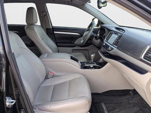 Used 2016 Toyota Highlander XLE image 20