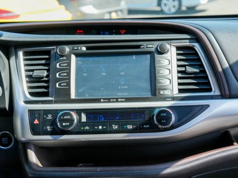 Used 2019 Toyota Highlander XLE image 22