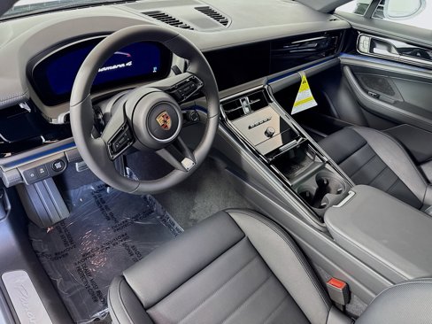 New 2025 Porsche Panamera image 4