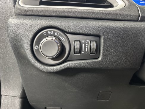 New 2025 Chrysler Voyager LX image 27