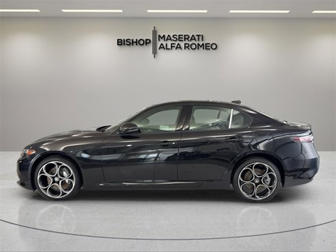 New 2025 Alfa Romeo Giulia AWD image 6