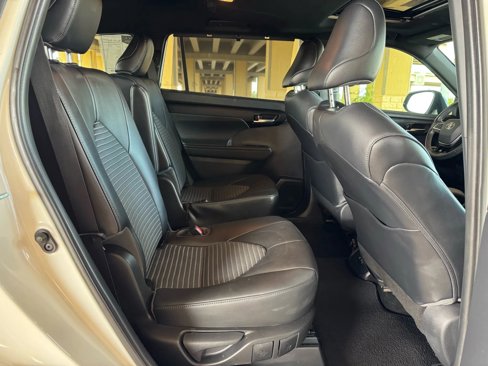 Used 2021 Toyota Highlander XSE image 28