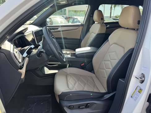 Certified 2024 Volkswagen Atlas Cross Sport SE w/ Panoramic Sunroof Package image 15