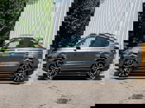 New 2025 Porsche Cayenne Coupe image 2