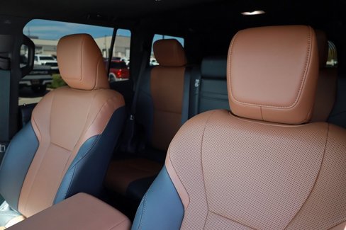 Used 2025 Lexus GX 550 w/ Accessory Package (Z1) image 17