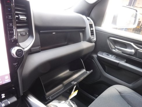 New 2026 RAM 1500 4x4 Crew Cab image 27