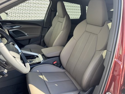 New 2025 Audi Q5 Prestige image 9
