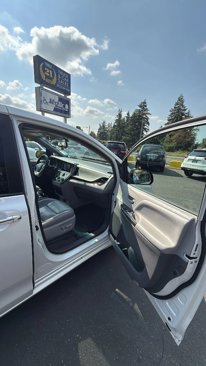 Used 2015 Toyota Sienna XLE Premium image 6