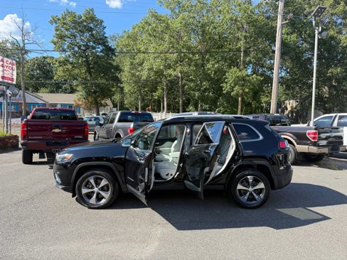 Used 2019 Jeep Cherokee Limited image 9