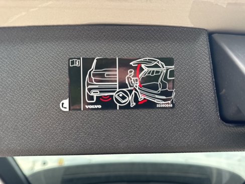 Certified 2025 Volvo XC90 B5 Plus image 25