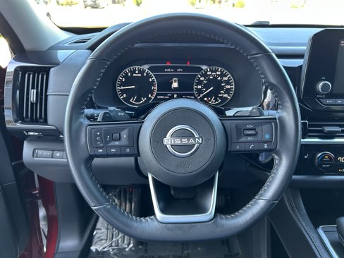 Used 2022 Nissan Pathfinder SV image 6