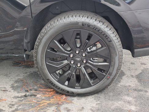 New 2025 Ford Expedition Max Platinum w/ Stealth Appearance Package image 8