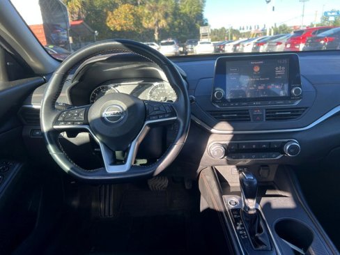 Used 2021 Nissan Altima 2.5 SR w/ SR Premium Package image 13