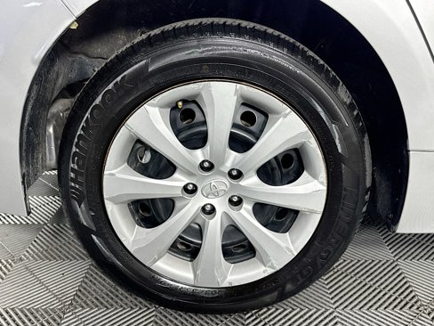 Used 2025 Toyota Corolla LE image 31